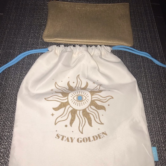 Adorable set/ makeup bag/ and drawstring pouch 😍 - Picture 2 of 5